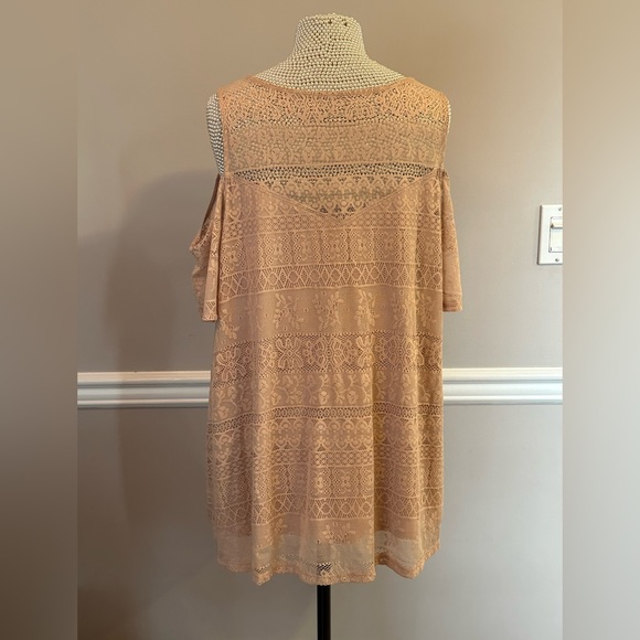 Torrid cold shoulder lace tank top rose gold/blush size 2X - Picture 2 of 9